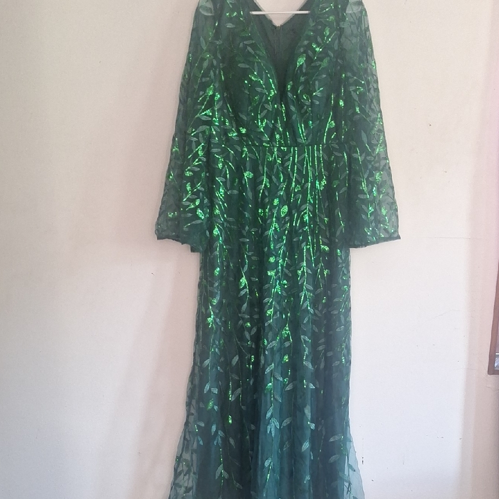 Elegant Green Evening Gown
